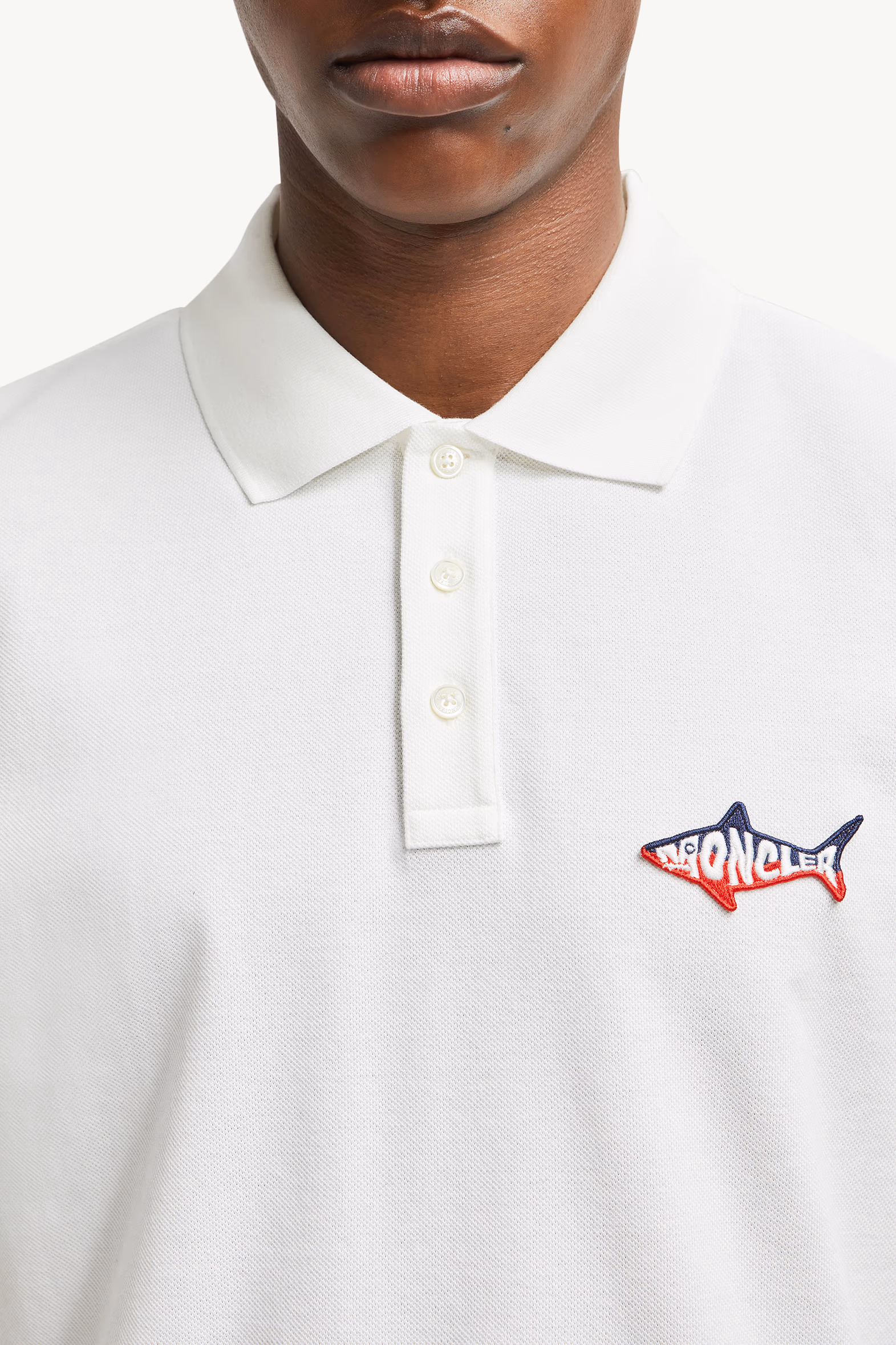 Polo de piqué de algodón con parche de tiburón Hombre Blanco Moncler 6